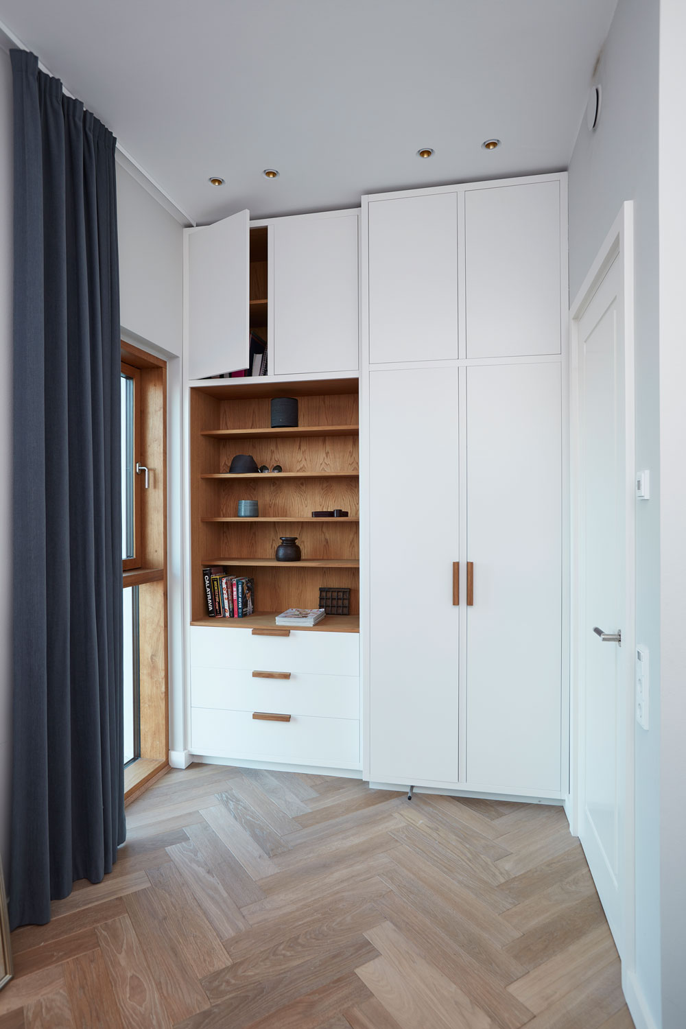 Skab i børneværelse